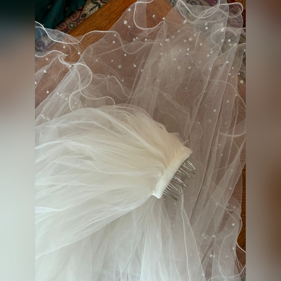 Wedding Dress & Veil - Picture 14 of 14